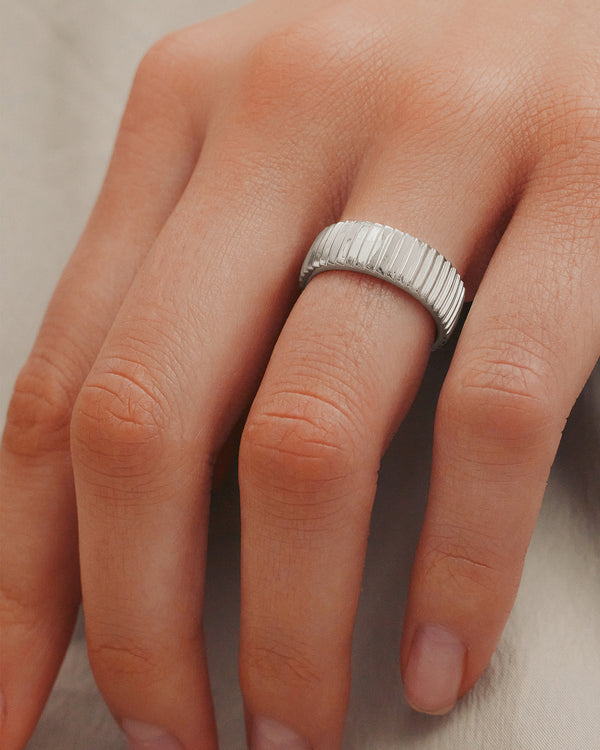 Sarah & Sebastian Bold Scale Ring