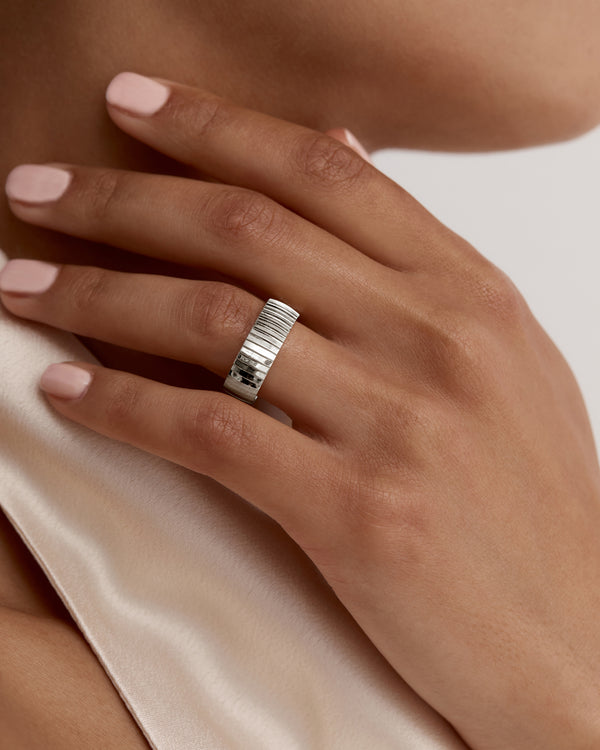 Sarah & Sebastian Bold Scale Ring