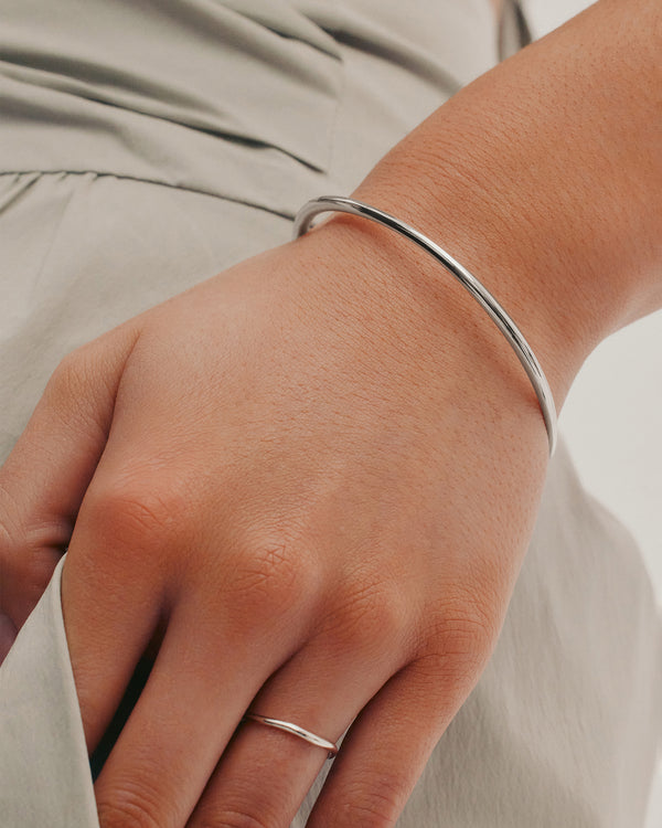 Sarah & Sebastian Form Bangle