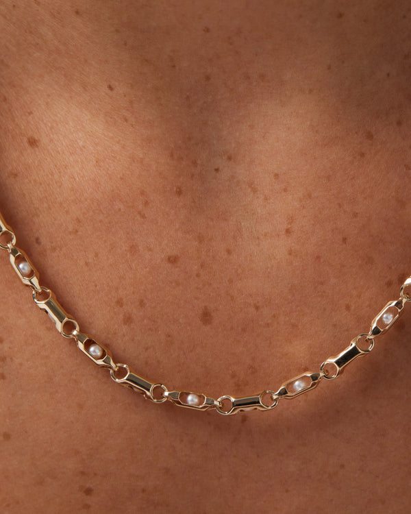 Sarah & Sebastian Pearl Piston Chain