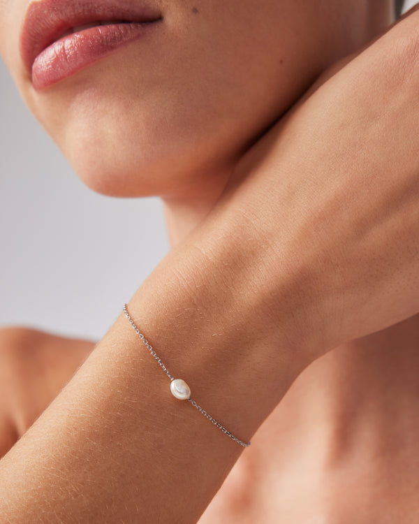 Sarah & Sebastian The Pearl Birthstone Bracelet