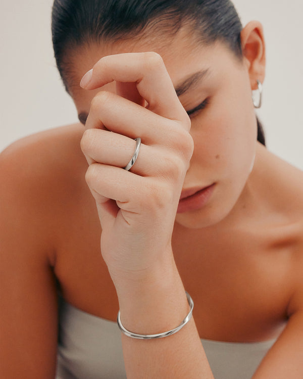 sarah & sebastian Twisted Pipi Ring