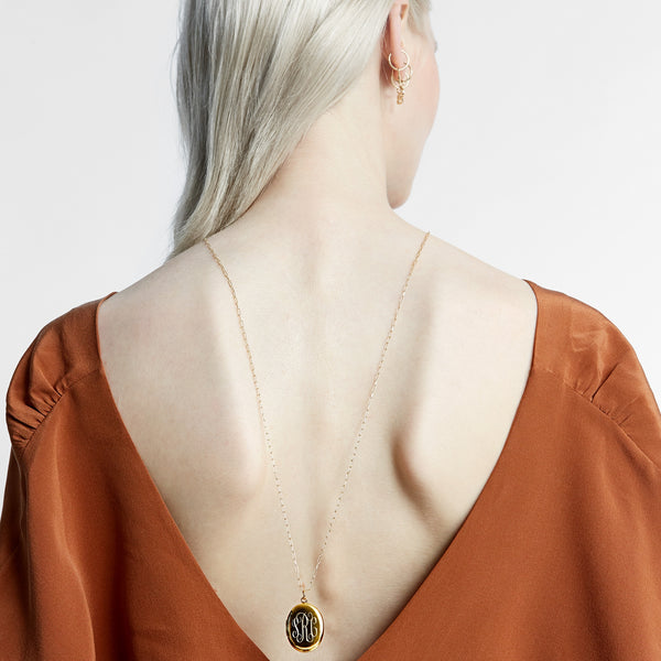 Sarah Chole CHARLI LARGE OVAL ENGRAVED FAMILY LOCKET - STACKED NAMES