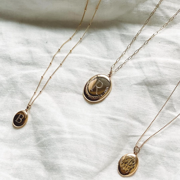 Sarah Chole CHARLI LARGE OVAL FAMILY ENGRAVED LOCKET - PERIMETER NAMES