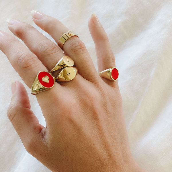 Sarah Chole IVY ENAMEL HEART ACCENT SIGNET RING