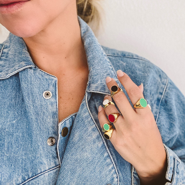 Sarah Chole IVY ENAMEL PINKY SIGNET RING-RED