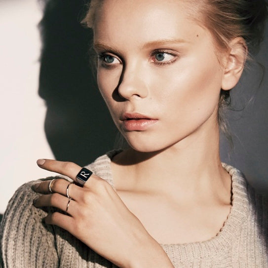 Sarah Chole LANA SQUARE SIGNET RING