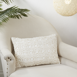 Saro Lifestyle 0002 - Smocked Design Pillow - Down Filled