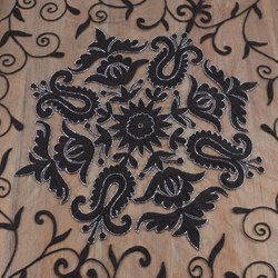 Saro Lifestyle AN02 Beaded And Embroidered Tablecloth