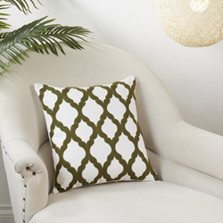 Saro Lifestyle 1047 Crewel Work Design Pillow