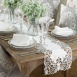 Saro Lifestyle 114 Cutwork Design Runner