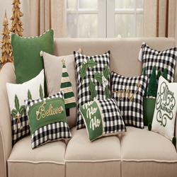 Saro Lifestyle 1437 Buffalo Plaid Holly Pillow