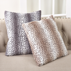 Saro Lifestyle 1640 Faux Fur Pillow