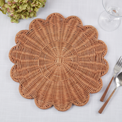 Saro Lifestyle 2408 Scalloped Rattan Placemat