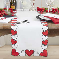 Saro Lifestyle 3540 Embroidered Hearts Runner