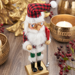 Saro Lifestyle XD591 Buffalo Plaid Nutcracker