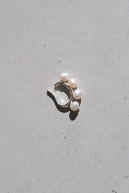 Saskia Diez 4 Pearl Earcuff