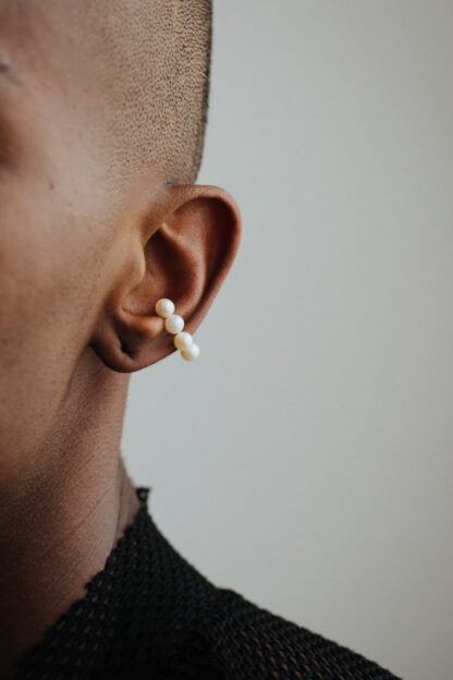 Saskia Diez 5 Pearl Earcuff