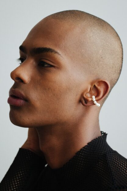 saskia diez 5 Pearl Earcuff