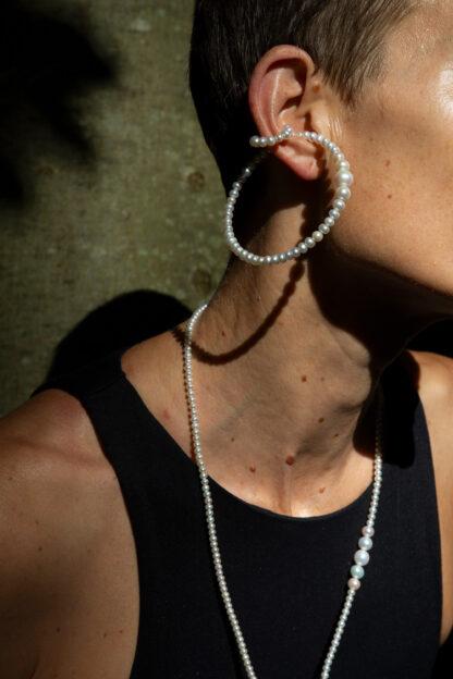 saskia diez Big Drop Pearl double earcuff