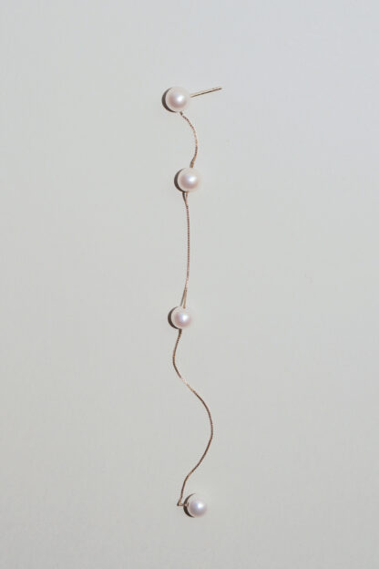 Saskia Diez Dancing Pearl Earring No1