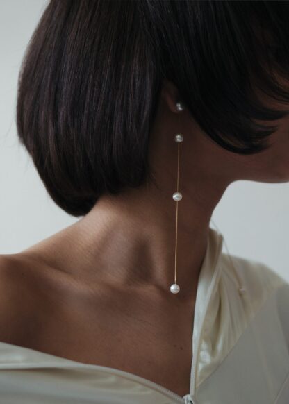 saskia diez Dancing Pearl earring No1