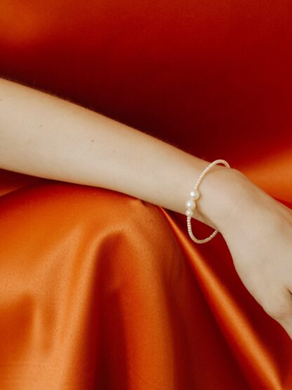 saskia diez Drop PEARL bangle
