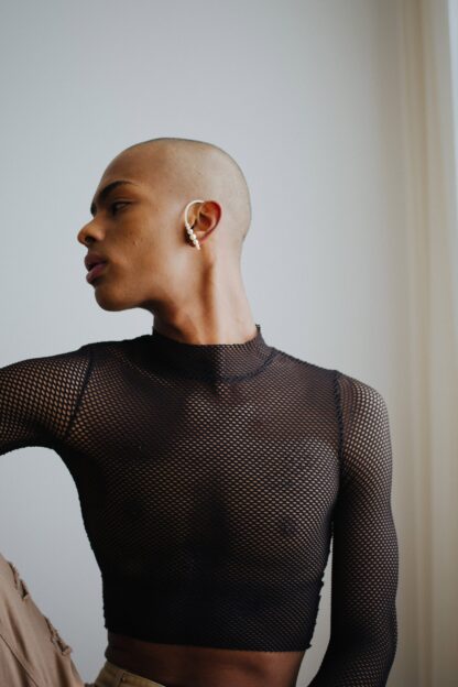 saskia diez Drop PEARL wrap earring