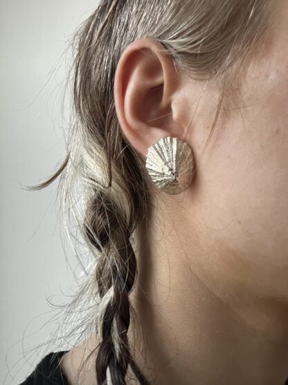 saskia diez Limpet ear studs
