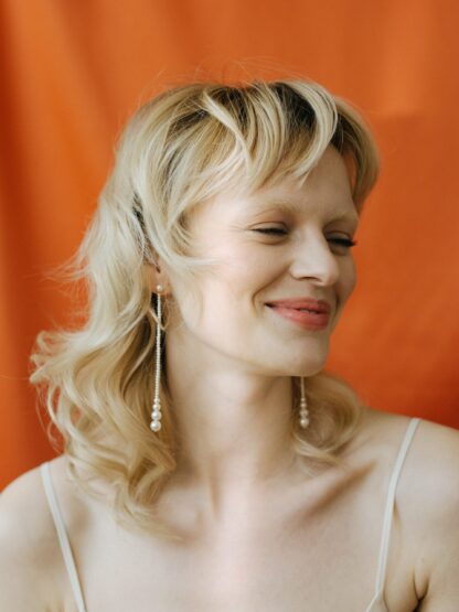 saskia diez Long drop PEARL earrings