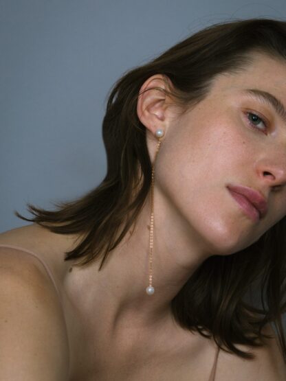 saskia diez Long Pearl Barbelle Earring. One piece
