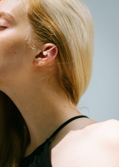 saskia diez Mono Pearl earcuff
