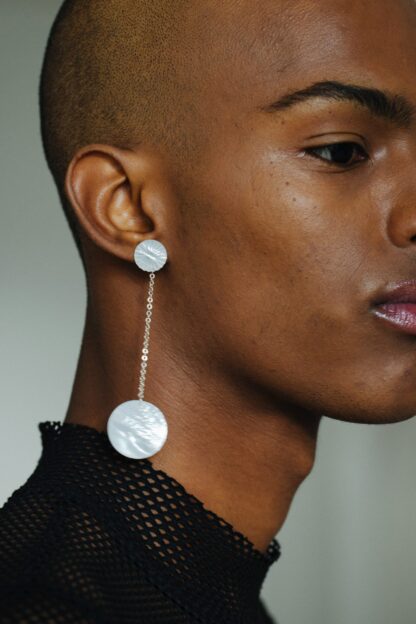 saskia diez MOP earrings No1
