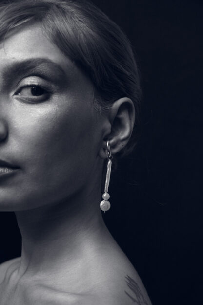 Saskia Diez Pearl Moon Earcuff
