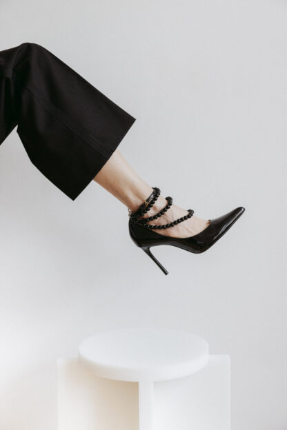 saskia diez Safety wooden chain