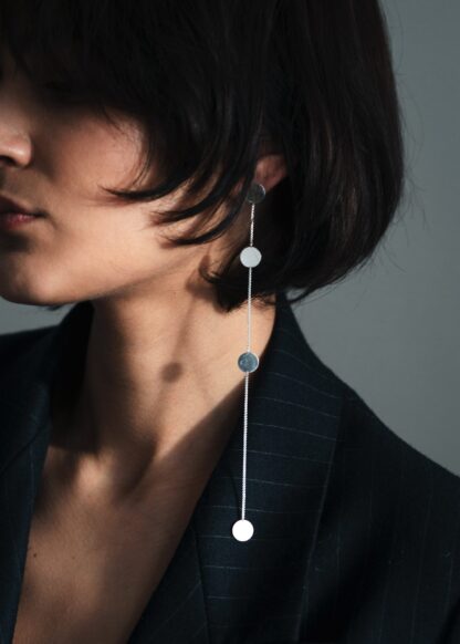 saskia diez Silver Dancing Paillettes earring No1
