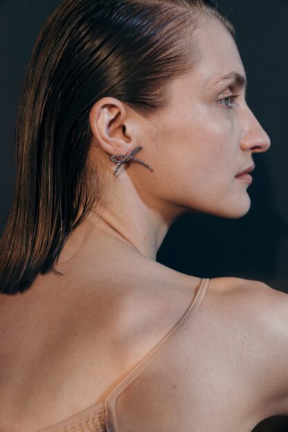 saskia diez SPARKLING bow earring