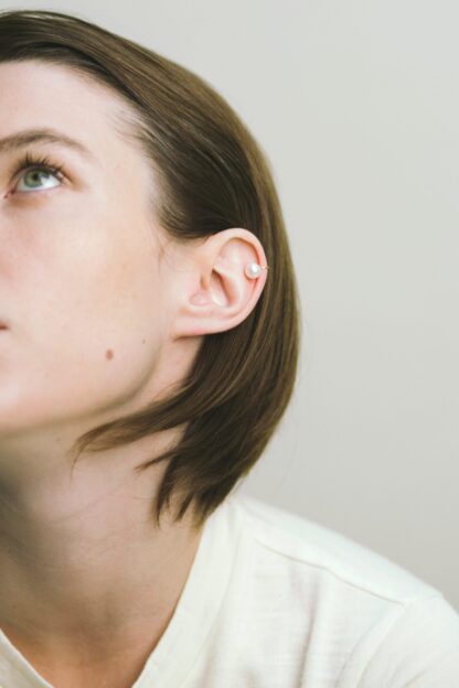 Saskia Diez Wire Pearl Earcuff