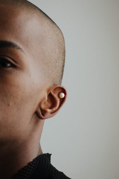 saskia diez Wire Pearl Earcuff