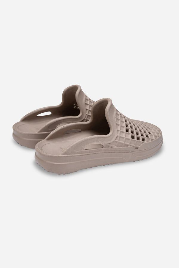 Saturdays New York City Scenario Slide Goat