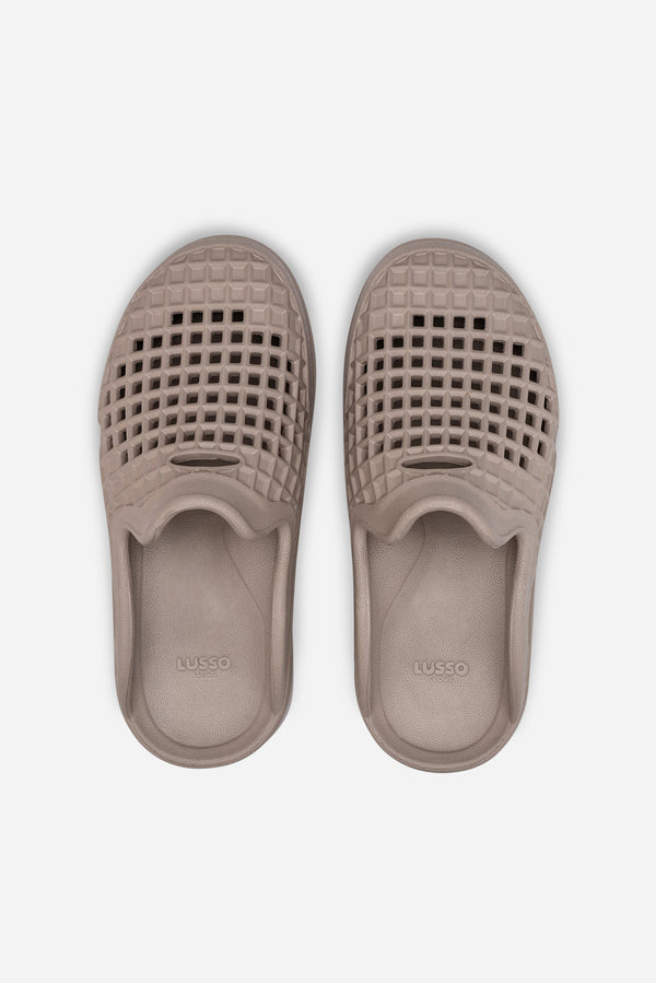 Saturdays New York City Scenario Slide Goat