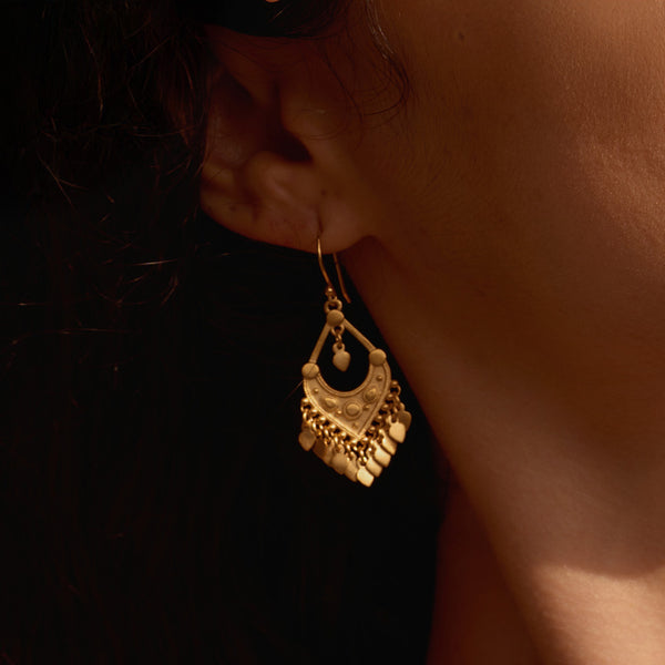 Satya Jewelry Beauty Unveiled Chandelier Earrings