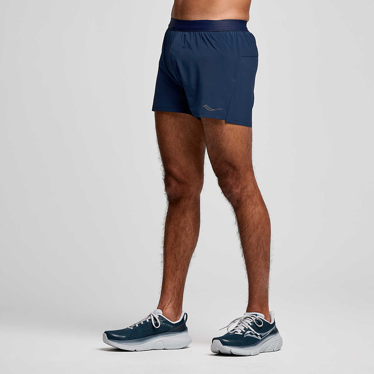 saucony Men's Outpace 2.5" Split Short