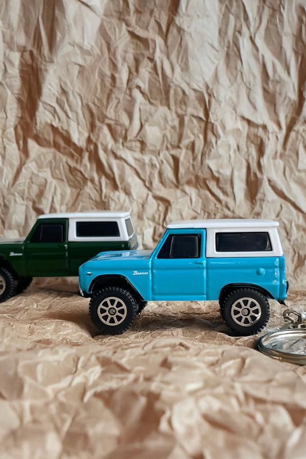 save khaki united 1966 Ford Bronco Diecast Keychan Oak Green