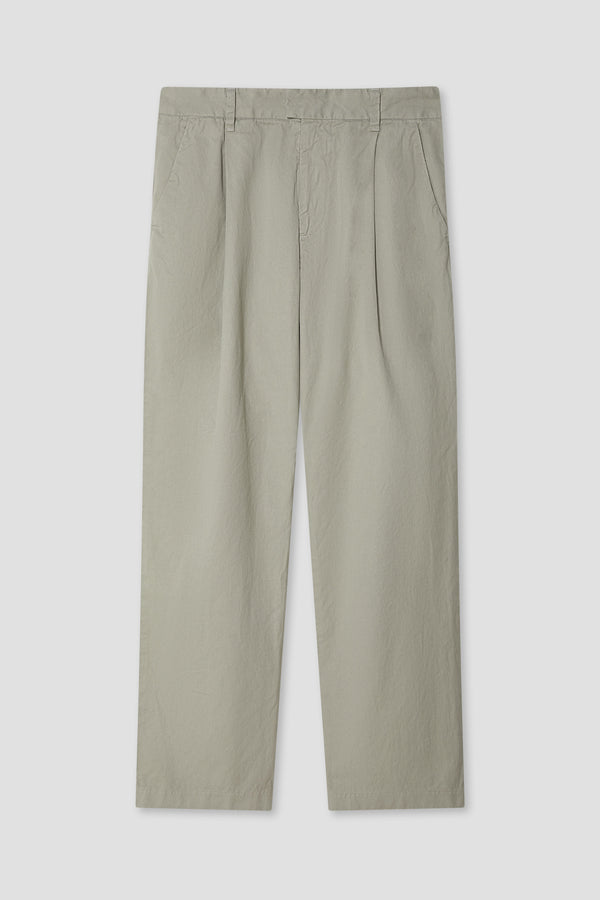 Save Khaki United Pleated Chino Basil