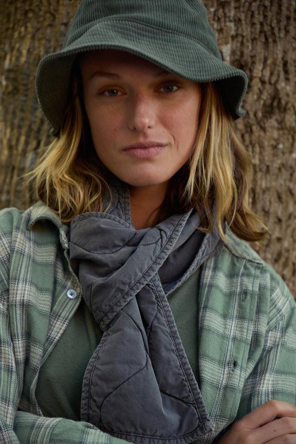 save khaki united Quilted Scarf Black