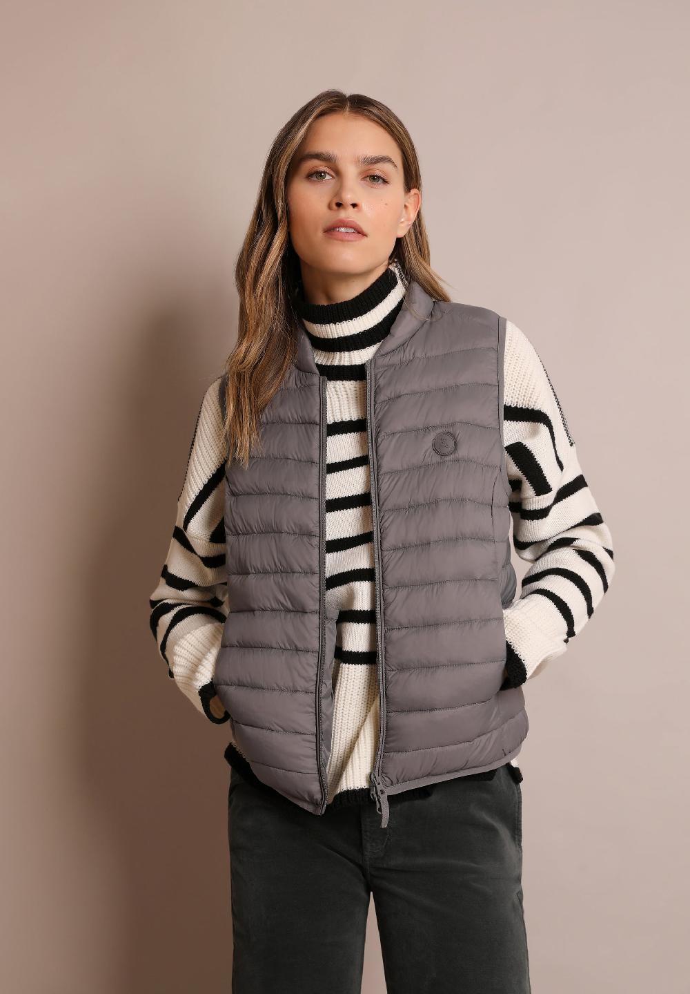 Scalpers QUILTED GILET WITH SKULL DETAIL MEDIUM GREY