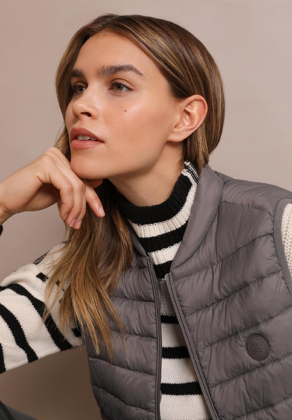 Scalpers QUILTED GILET WITH SKULL DETAIL MEDIUM GREY