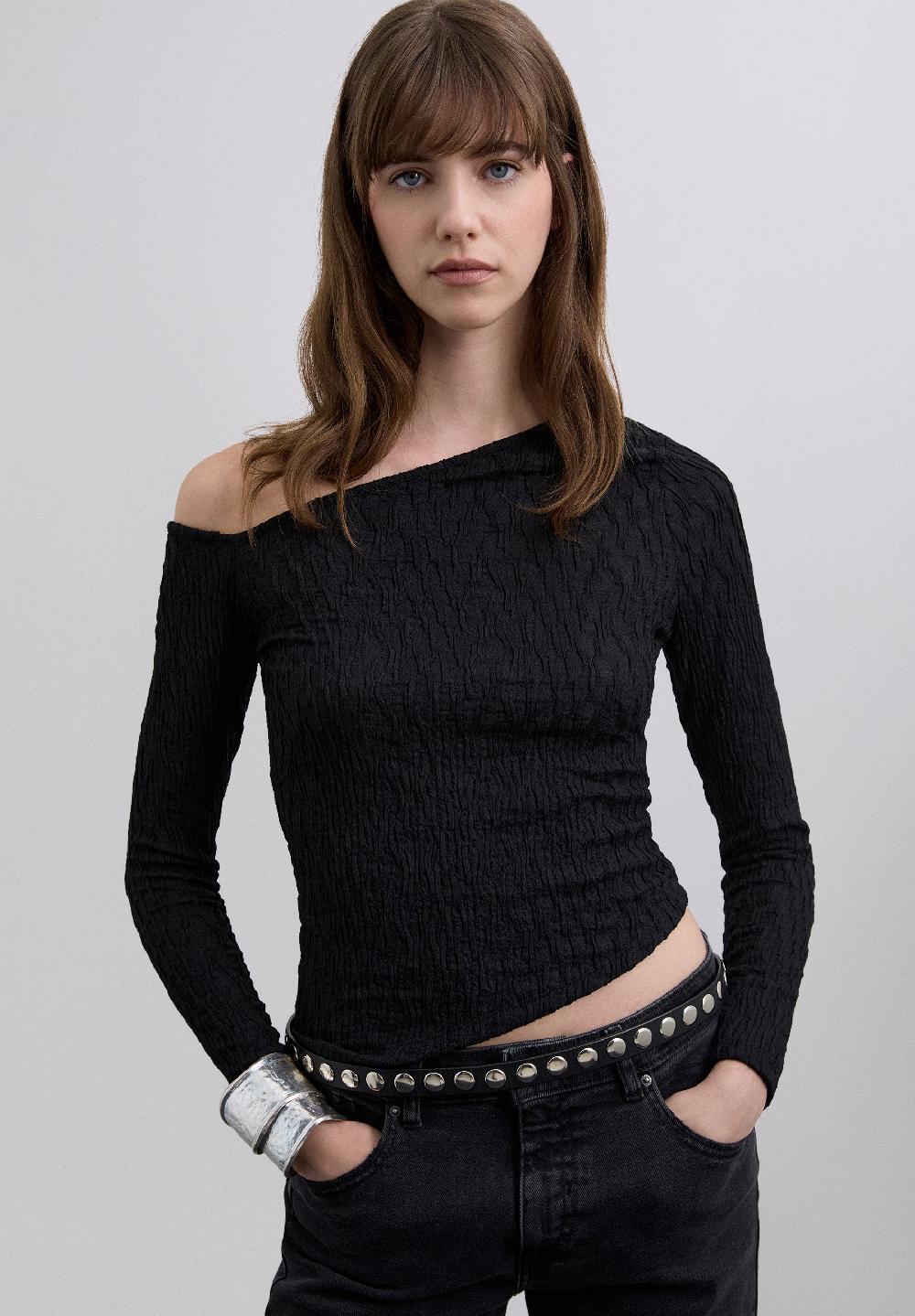 Scalpers ASYMMETRIC OFF-THE-SHOULDER TOP BLACK