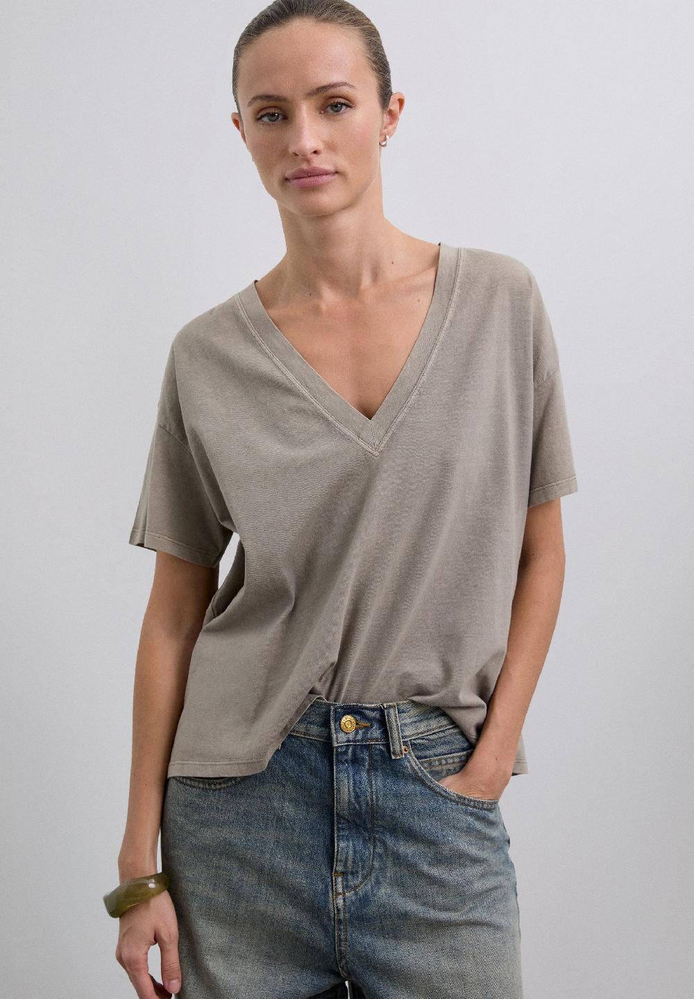 scalpers BASIC V-NECK T-SHIRT TAUPE